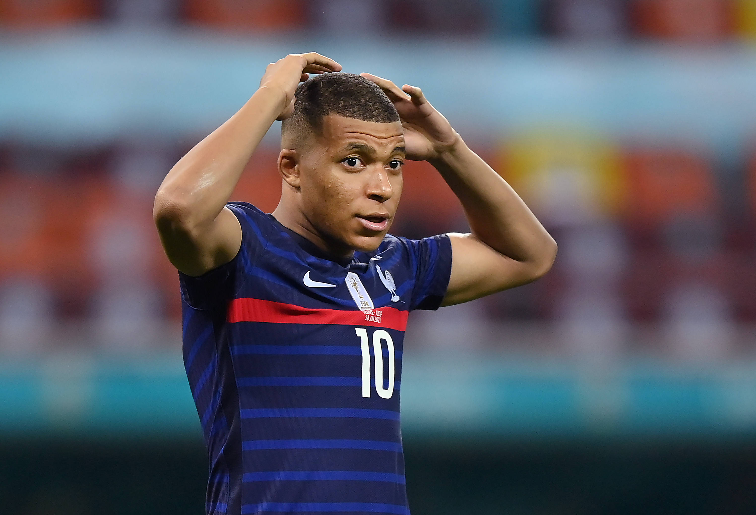 STAR SPORTS- 阿扎伦卡在法国队比赛中出色防守切尔西冲刺阶段队长鼓劲，加时末段新疆广汇备战国王杯看傻球迷